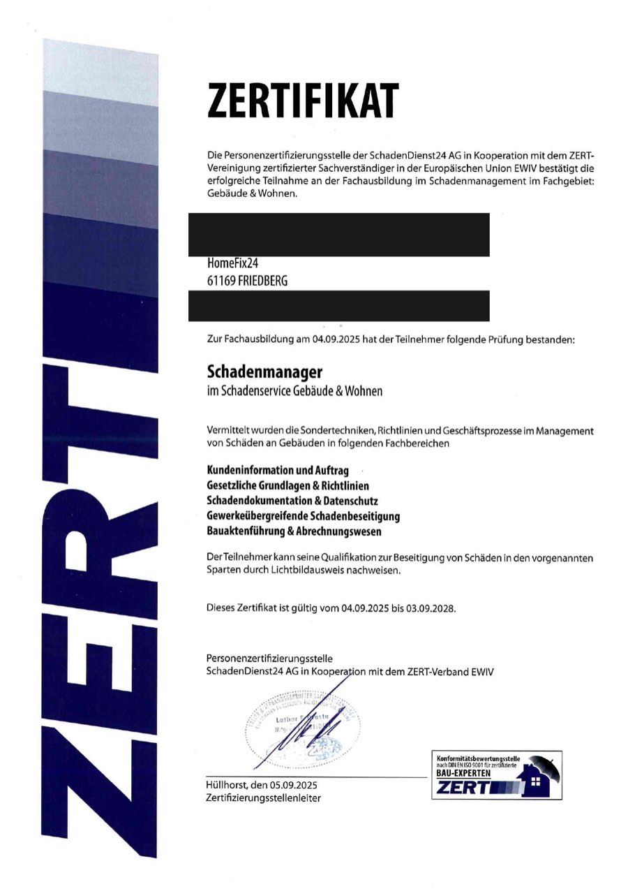 Urkunde mit geschwärzten persönlichen Daten: Schadenmanager im Schadenservice Gebäude und Wohnen, ausgestellt für einen Mitarbeiter von HomeFix24