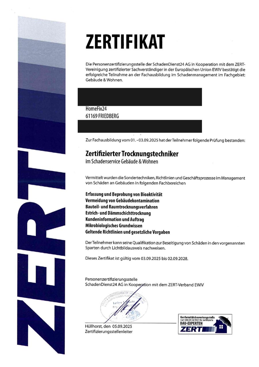 Urkunde mit geschwärzten persönlichen Daten: Zertifizierter Trocknungstechniker, ausgestellt für einen Mitarbeiter von HomeFix24