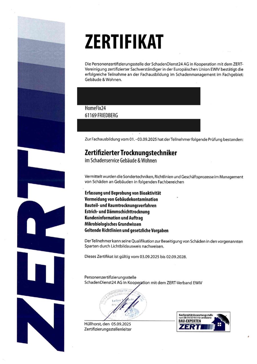 Urkunde mit geschwärzten persönlichen Daten: Zertifizierter Trocknungstechniker, ausgestellt für einen Mitarbeiter von HomeFix24