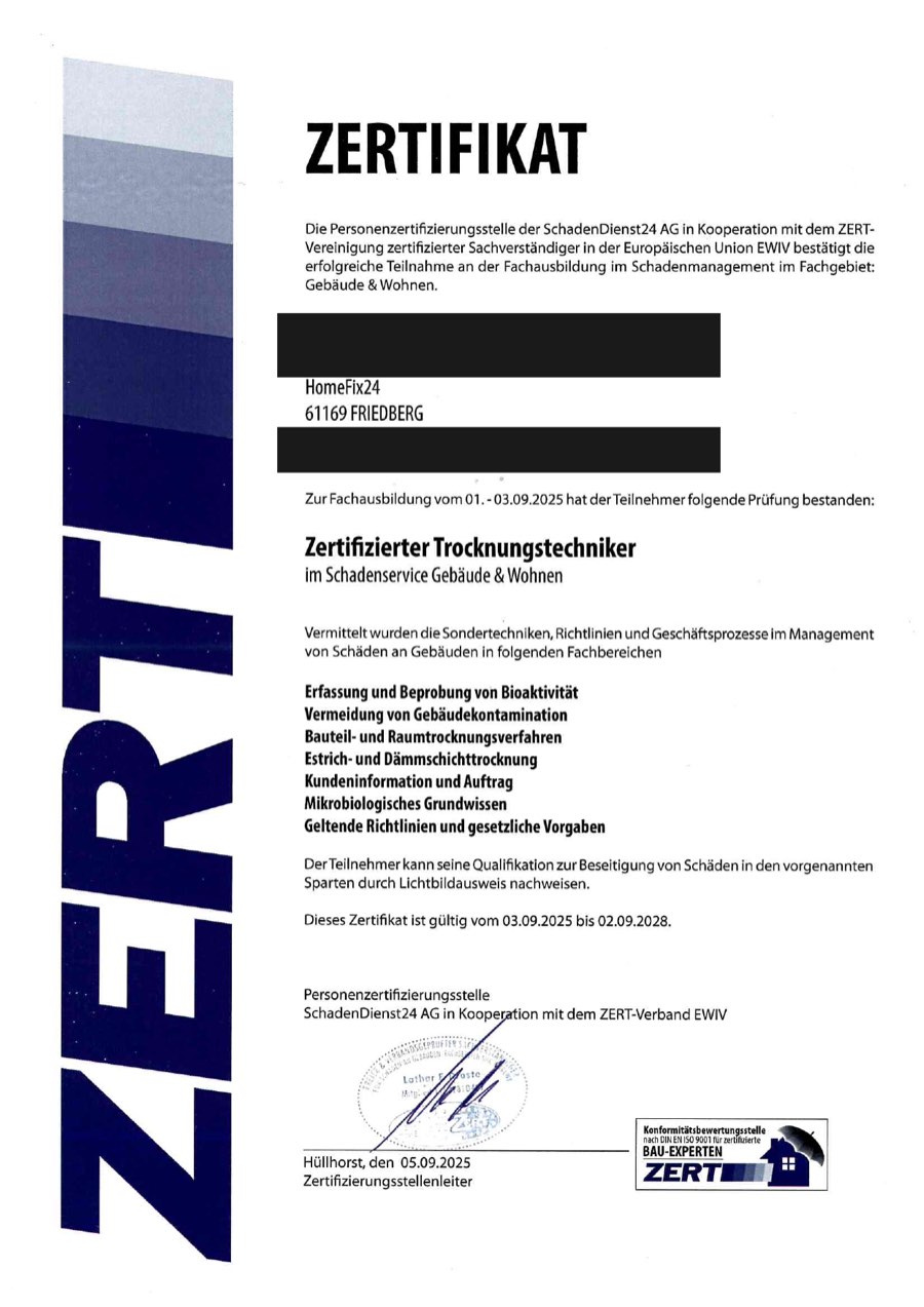 Urkunde mit geschwärzten persönlichen Daten: Zertifizierter Trocknungstechniker, ausgestellt für einen Mitarbeiter von HomeFix24
